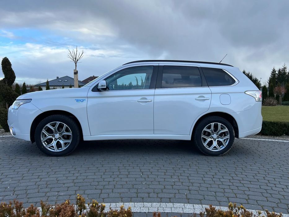 Mitsubishi Outlander 2014r. 2.0 Hybryda Plug In 4x4 Xenon Navi Skóra Serwis