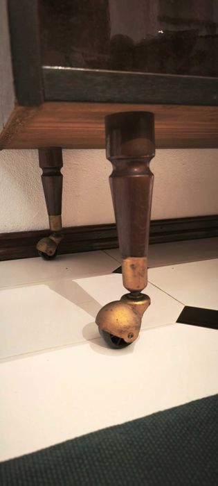 Móvel Antigo / Aparador - Vidro e Madeira