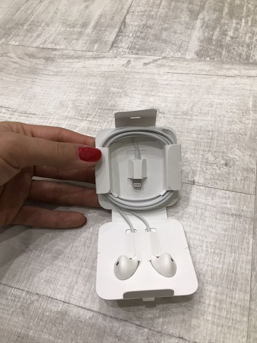 Навушники Apple EarPods with Lightning Connector