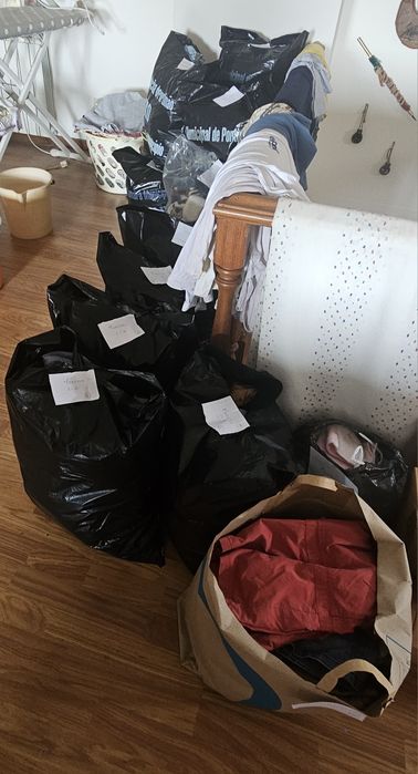 Roupa usada de menino