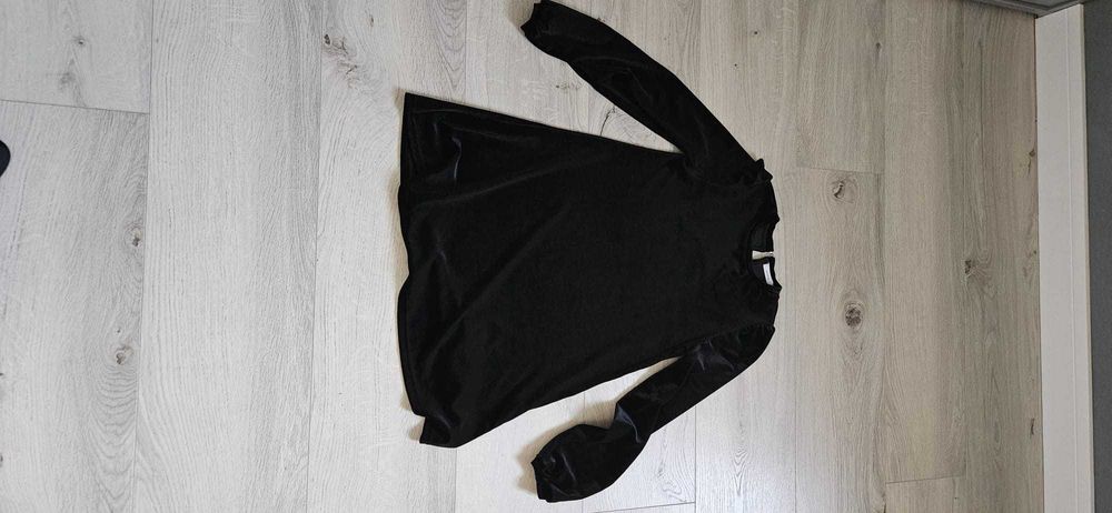 Czarna krótka sukienka elegancka z Reserved rozmiar XS