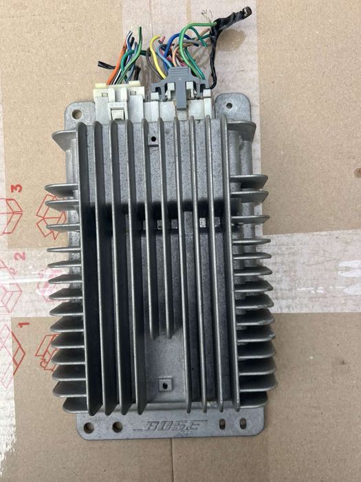 Infiniti G35 підсилювач музикальної системи