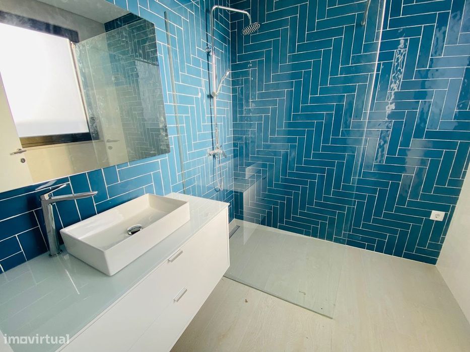 Moradias T4 de qualidade superior com piscina - Salir do Porto