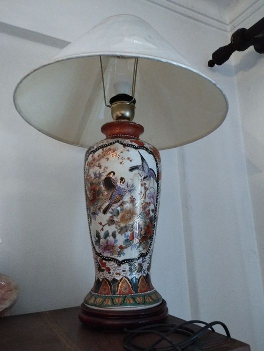 Candeeiro de mesa em porcelana