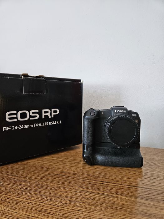 Canon EOS RP + Grip (2x bateria) + 4 akumulatory | Bardzo dobry stan |