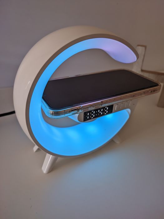 Candeeiro + coluna bluetooth + carregador sem fios