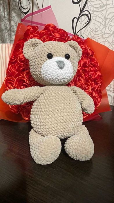 М'яка іграшка ведмедик з плюшевої пряжі, ручної роботи.