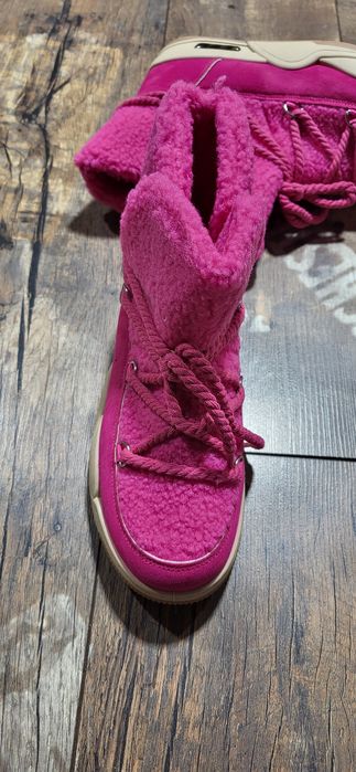 Botki mega wygodne baranek sznurek fuksja neon 39
