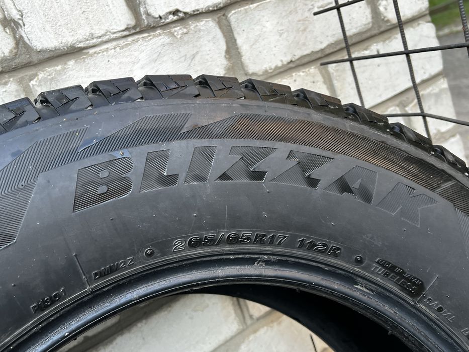 Bridgestone Blizzak DM-V2 265/65R17