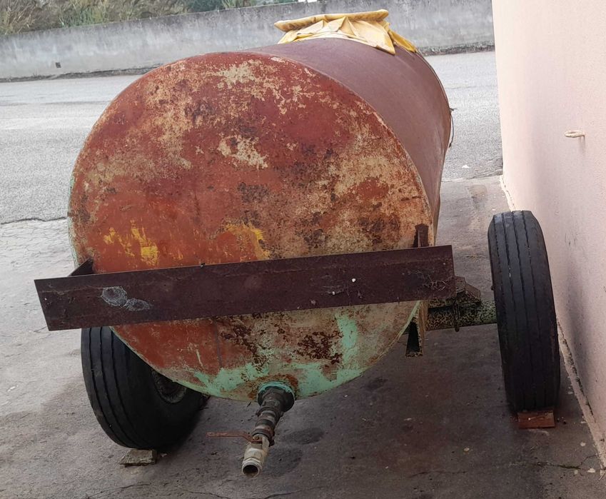 CISTERNA REBOCÁVEL 2000L (sem documentos)