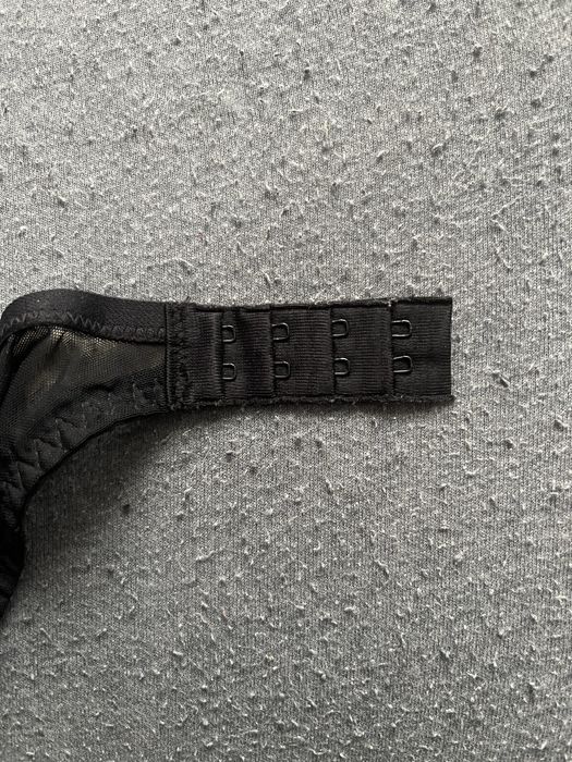 Czarny biustonosz intimissimi 75D