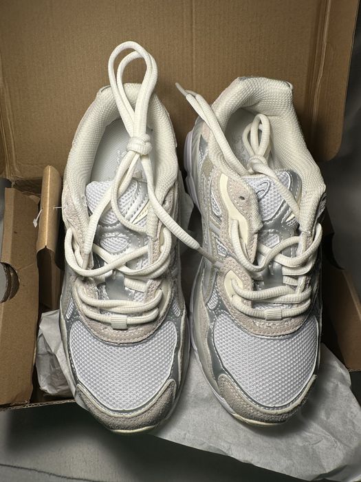 asics creme/bege