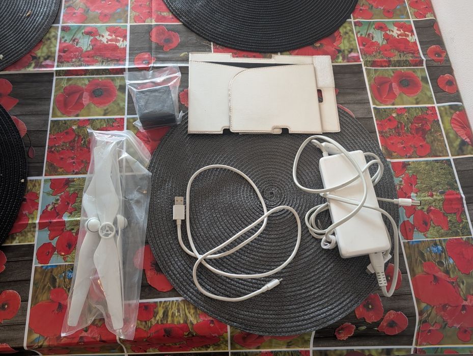 Dron DJI Phantom 4 Pro + walizka i akcesoria