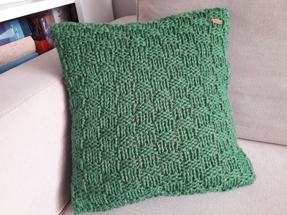 Poszewka na poduszkę robiona na drutach