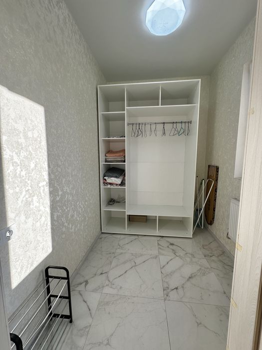 Новий гарний будинок біля моря