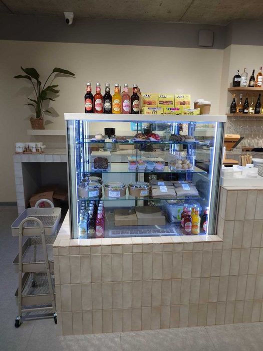 Холодильна вітрина,кондитерська вітрина,холодильник кондитерский,куб