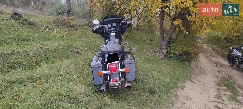 Harley-Davidson FLHTCU Ultra Classic Electra Glide FLHT 2002
Источник: