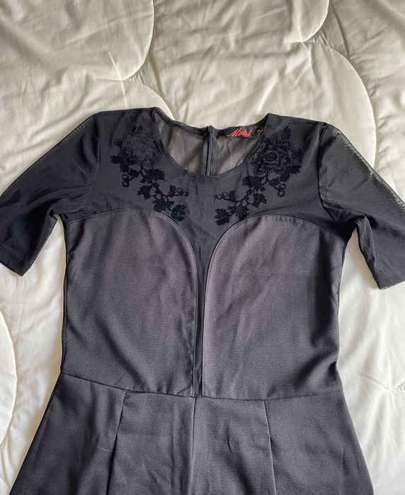 Macacão preto com transparência