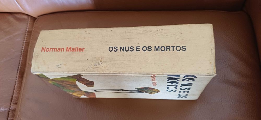Livro Os Nus e os Mortos de Norman Mailer