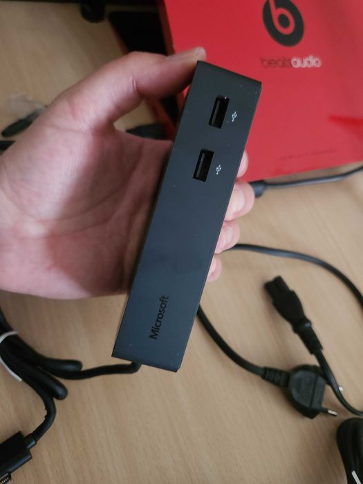 Microsoft Surface Dock441080416253388802