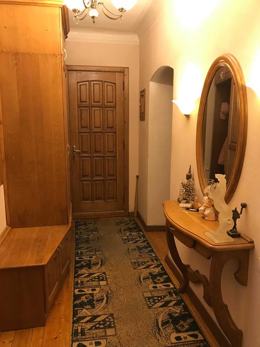 Продаю 5-ти комнатную квартиру (145.9 м свою)