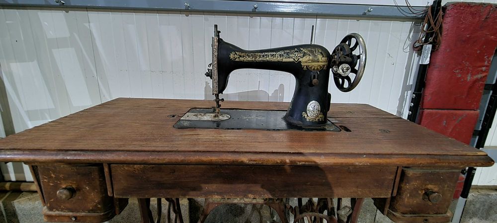 Máquina de costura antiga Singer
