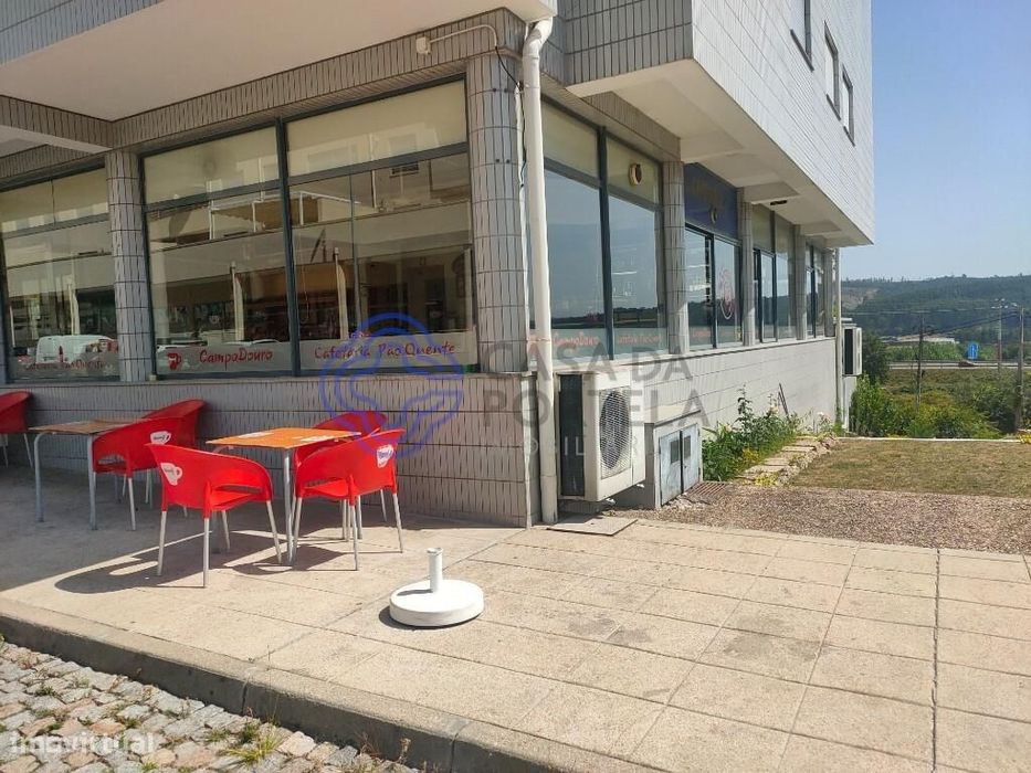 Venda de negócio, café e restaurante, incluindo as lojas onde estão in