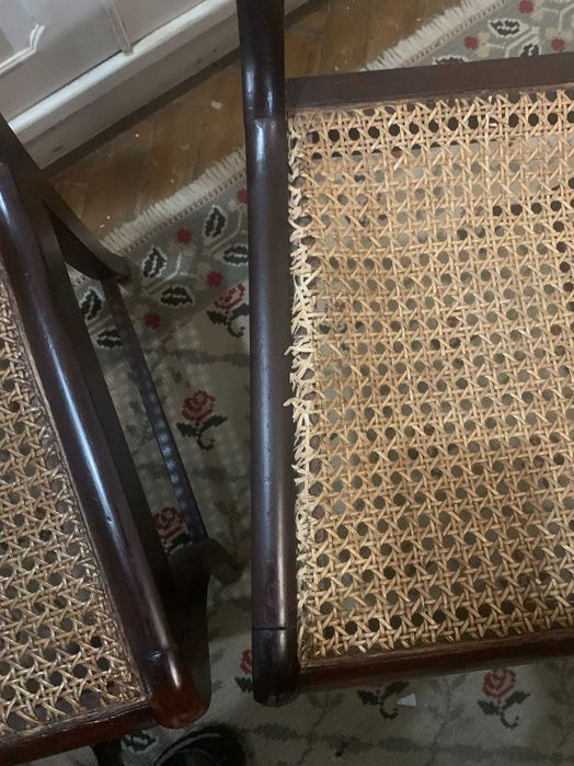 URGENTE - 2 cadeiras de madeira com palhinha