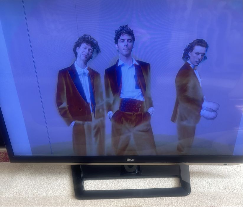 Телевизор LG  (42 ")