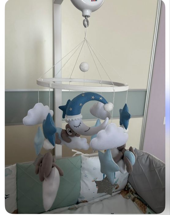 Мобиль над кроваткой