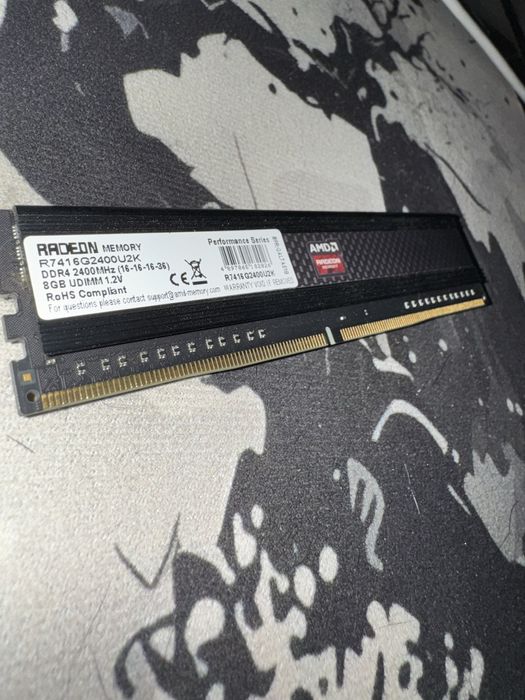 Оперативна пам'ять Radeon R7 DDR4 2400MHz 16gb(8x2)