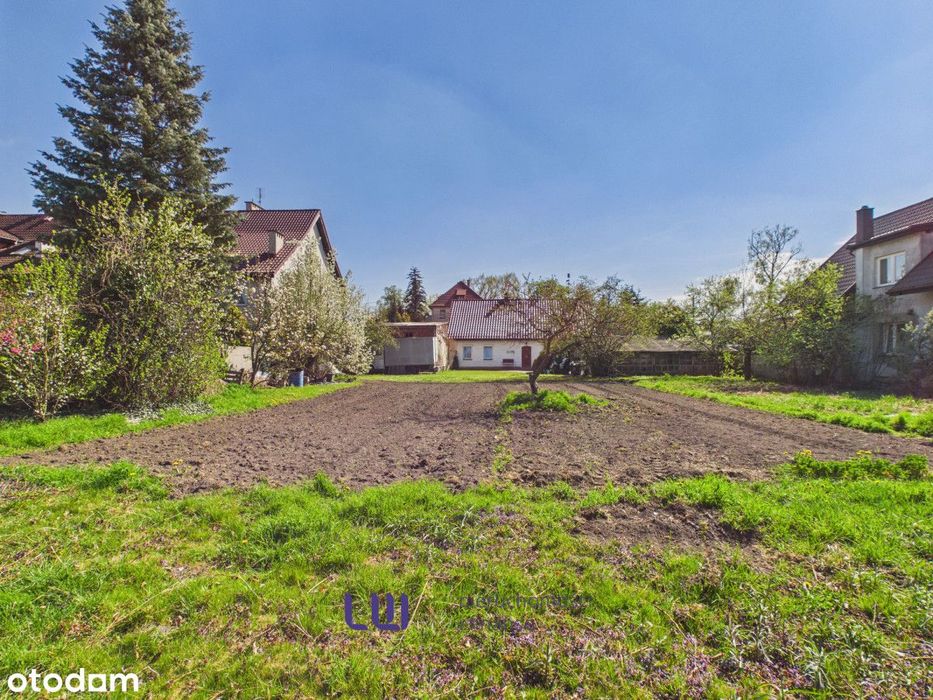 duża działka,możliwość rozbudowy,użytkowy strych