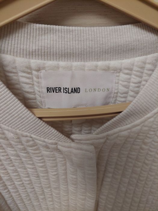 Жіноча стьобана кофта бoмпер  River Island