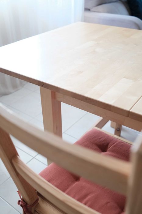 Conjunto Mesa Madeira extensivel 2,10m x 0,90m e 4 cadeiras