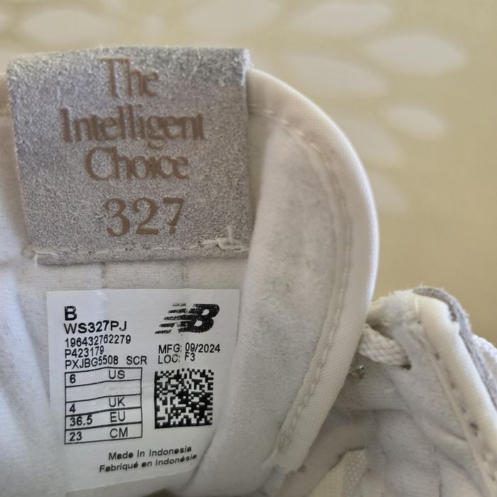 Жіночі кросівки оригінал New Balance 327 розмір 36.5