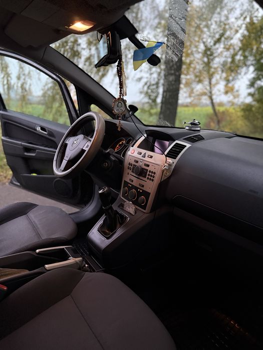 продам Opel Zafira B