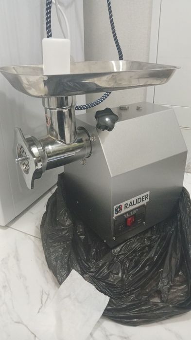 Продається професійна м'ясорубку RAUDER
