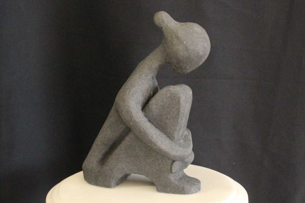 Peça escultural vintage inspirada na estatueta do "Homem Pensante"