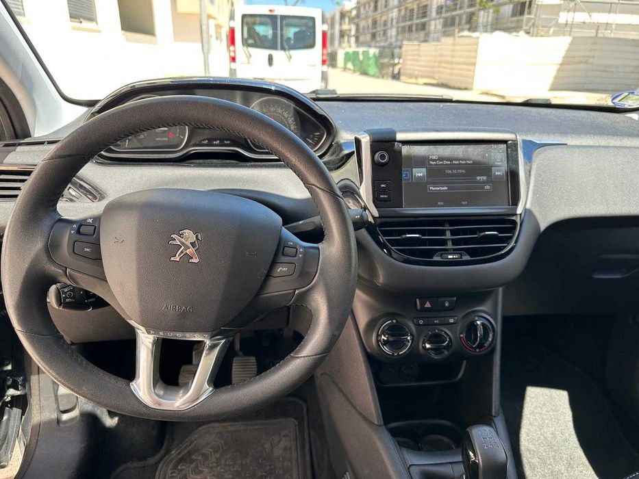 PEUGEOT 208 1.2 PureTech — APENAS 17.972 KM