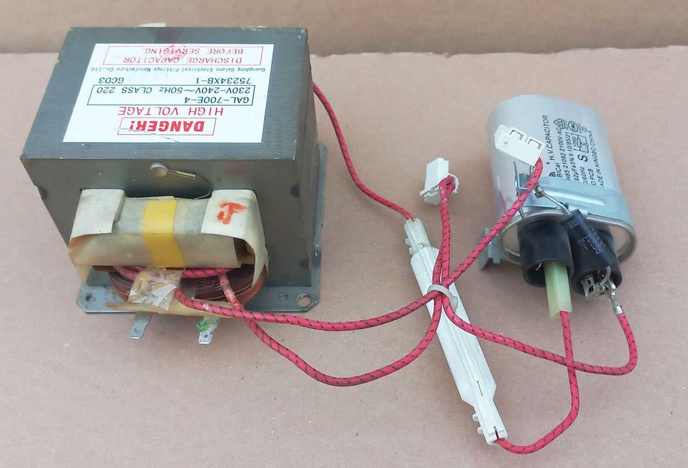 Transformator mikrofalówki GAL700E-4 plus kondensator i bezpiecznik