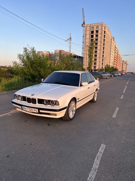 BMW e34.