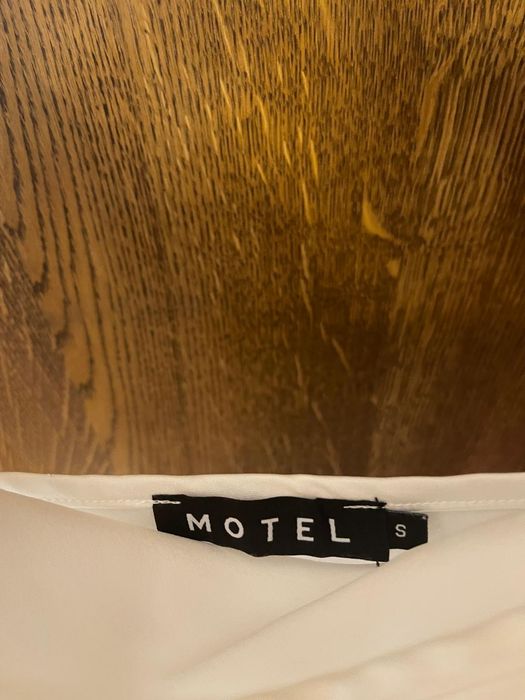 Motel - lekka mini sukienka