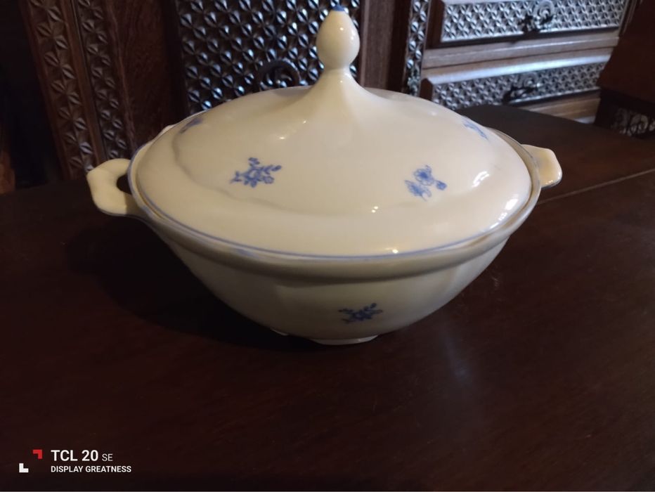 Terrina redonda da marca Coimbra