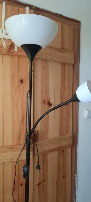 Candeeiro de pé em muito bom estado