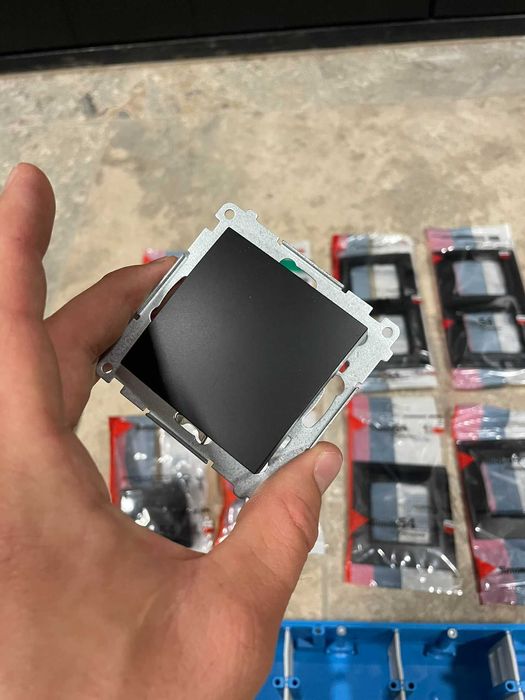 Zestaw ramek i przełączników Simon