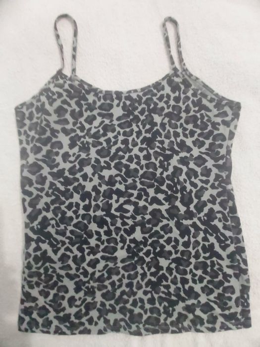 Vários peças vestuário de senhora