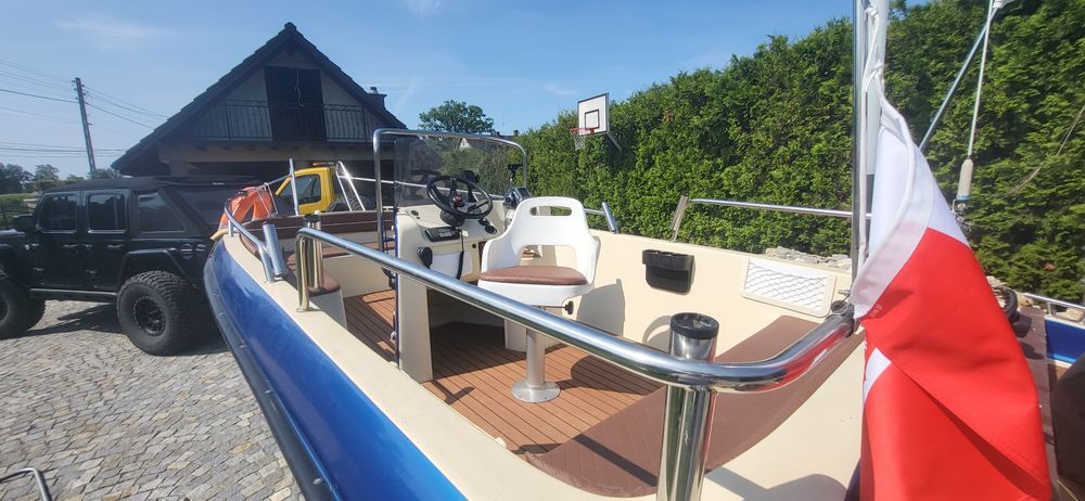 Łódź motorowa 5.6 x 2.4m Mercury 60km przyczepa motorówka