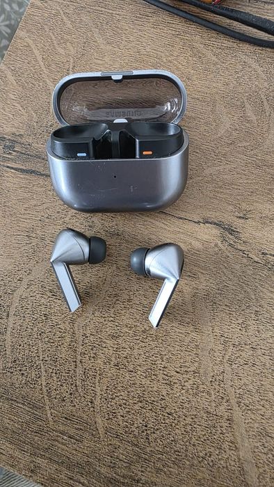 Samsung Galaxy Buds3 Pro (Prateados) - Excelente Estado c/ garantia