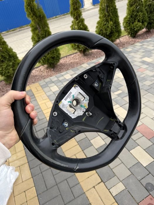 Кермо Tesla Model S