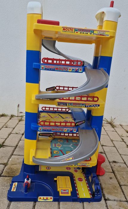 Estação serviço infantil + 70 carros